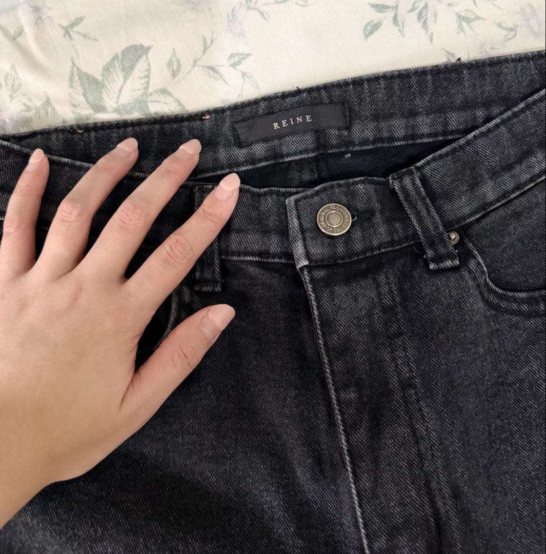 Reine Black Denim Flare Pants (Category: Jeans) located in Cavite. Submitted by princessbd (Listing ID 1454768662, Image 3). Description: • waist: fits 25-26” • flare bottoms • black denim.