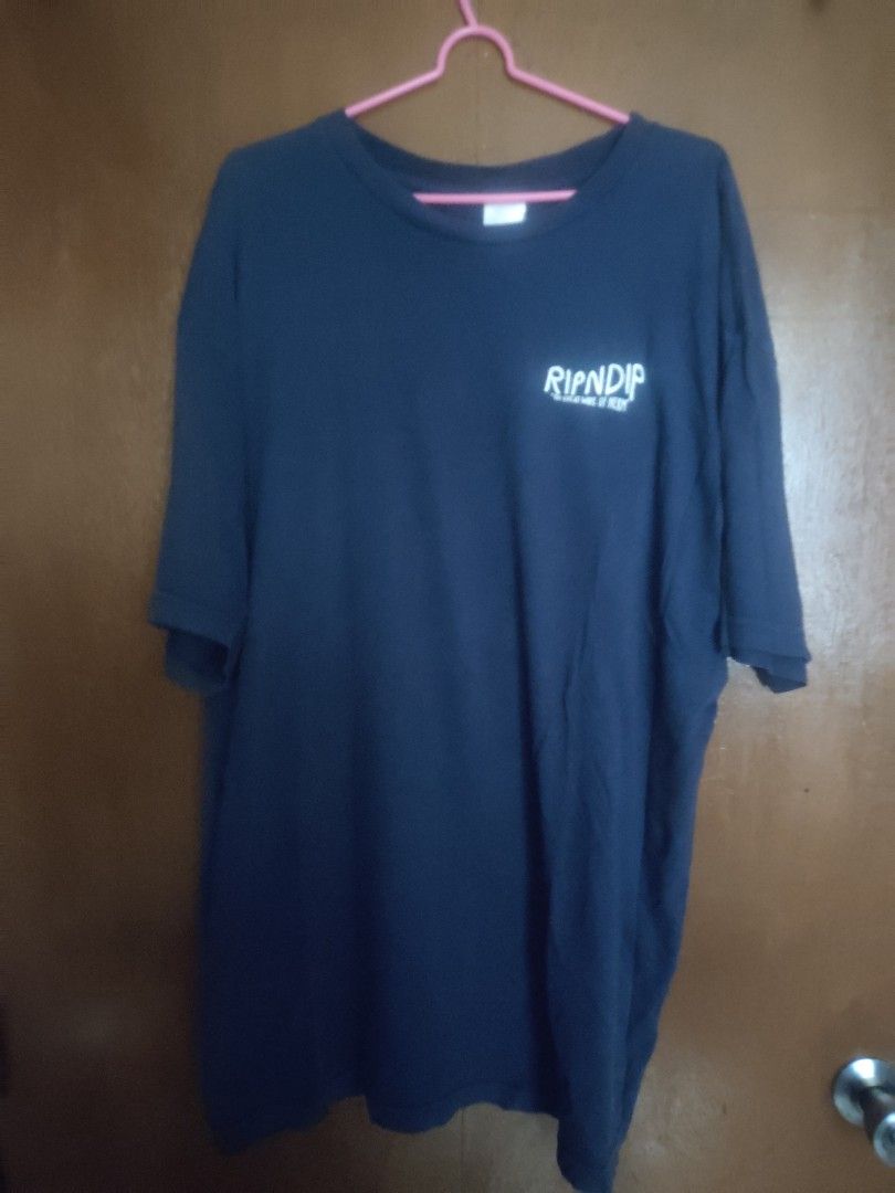 RIPNDIP T-shirt - Graphic Print - Size XL (Category: Tshirts & Polo Shirts ) located in Manila. Submitted by searchn (Listing ID 1454816565, Image 1). Description: - Navy blue RIPNDIP t-shirt - Features a cool graphic print of cats on the front - RIPNDIP logo on the chest - Size: XL - Ideal for casual wear -24wx31l.