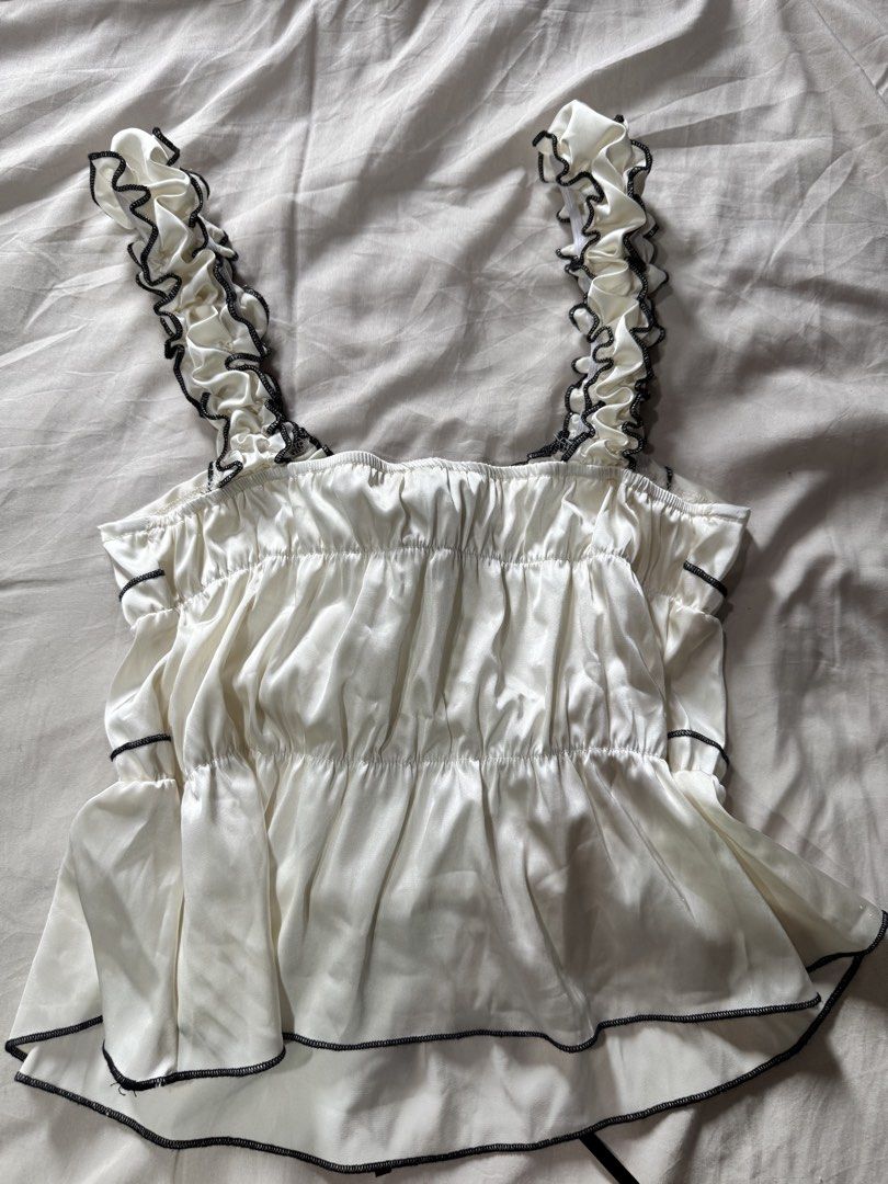 Rutched Ribbon Silk Top (Category: Sleeveless) located in Quezon City. Submitted by chrollo7 (Listing ID 1454783971, Image 3). Description: - can fit xs to small - stretchy material.