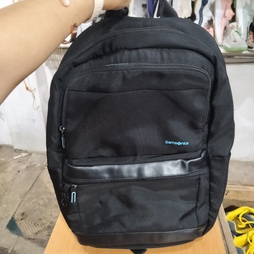 Samsonite backpack (Category: Backpacks) located in El Salvador. Submitted by francheskaukayukay (Listing ID 1454796404, Image 1). Description: .