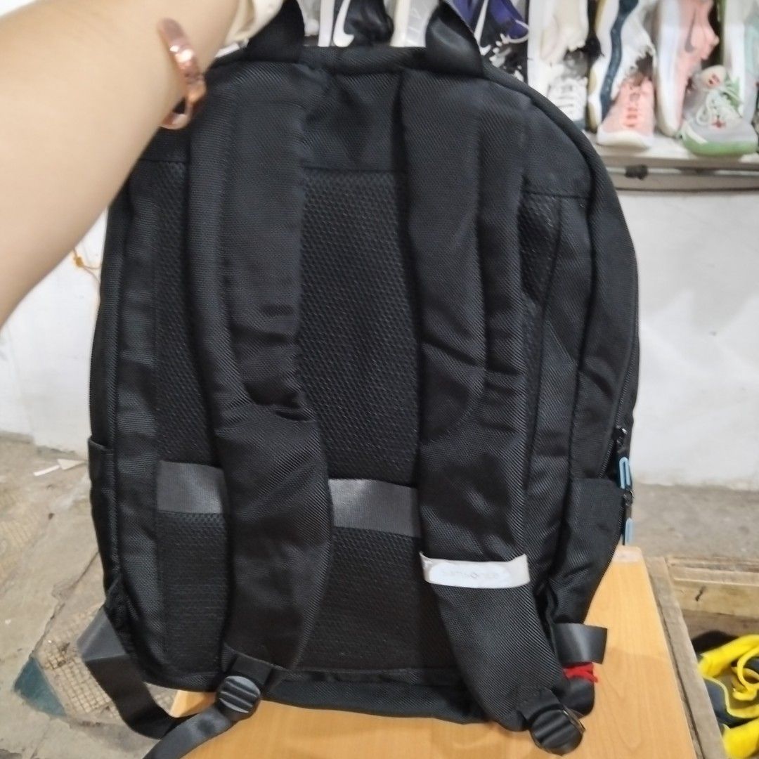 Samsonite backpack (Category: Backpacks) located in El Salvador. Submitted by francheskaukayukay (Listing ID 1454796404, Image 3). Description: .