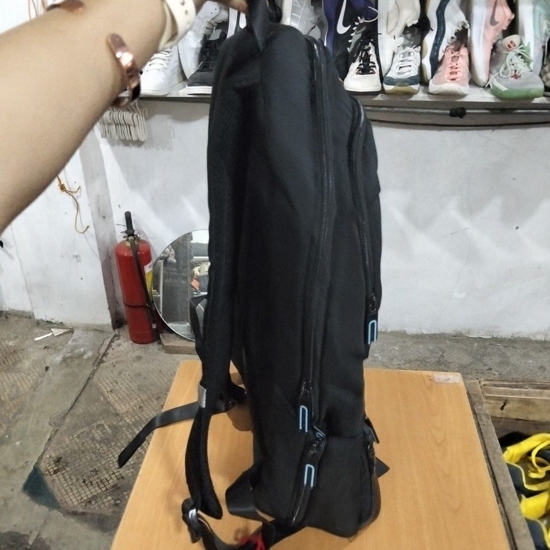 Samsonite backpack (Category: Backpacks) located in El Salvador. Submitted by francheskaukayukay (Listing ID 1454796404, Image 2). Description: .