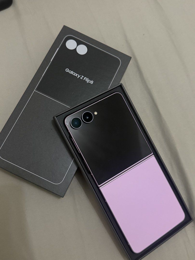 Samsung galaxy z flip 8 pink (Category: Cases & Sleeves) located in Quezon City. Submitted by _itsA (Listing ID 1454890417, Image 1). Description: 256gb pink With 2 case!! Orig box & cord Rfs: decided to stick with iphone .