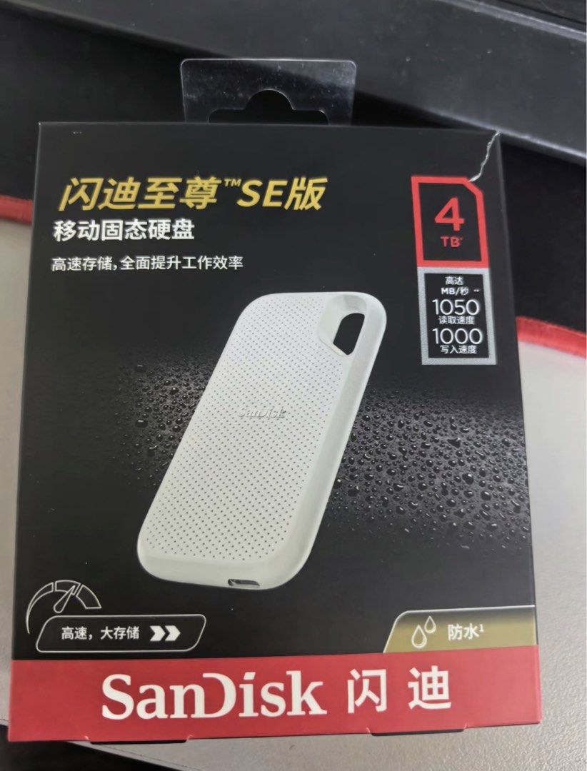 SanDisk Extreme Portable SSD 4TB 外置固態硬碟E61 （分類：硬碟及儲存器）位於 Hong Kong。 由 shibushi2 提交（商品編號 1454944377，圖片 2）。簡介： SanDisk Extreme Portable SSD 4TB。SE版，特別版 E5D(同e61型號讀寫速度一樣)，另外三隻E61，移動固態硬碟。讀寫速度快，1050MB/s讀，1000MB/s寫。有掛繩位，方便攜帶。仲要係防水設計。全新未使用過，但包裝破損，介意免問，交收可以無限任試/檢查(可自備設備/或免費提供) sandisk E61 有用過嘅1TB(＄320)/全新1TB(＄450) 全新2TB(＄750) 全新 4TB(＄1025) 全要每隻平50。
