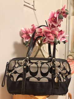(Category: ) located in . Submitted by chic_coach (Listing ID 1454879234, Image 1). Description: .