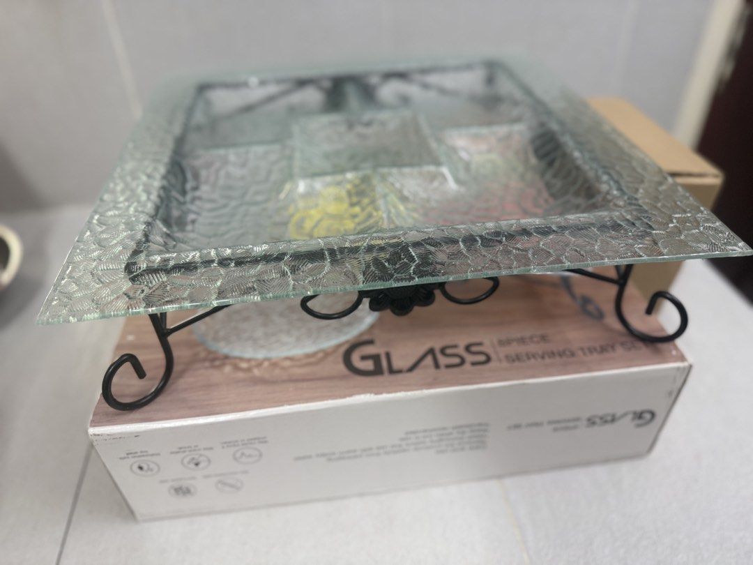 Serving Tray Set (Category: Dinnerware & Cutlery) located in Kuala Lumpur. Submitted by rimoluxury (Listing ID 1454778465, Image 2). Description: 8 piece of serving plate .