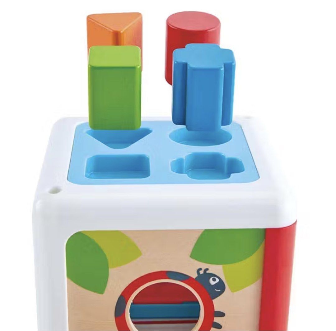 Shape Sorting Box (Category: Educational & Learning Toys) located in Singapore. Submitted by shipspacer (Listing ID 1454771776, Image 3). Description: .