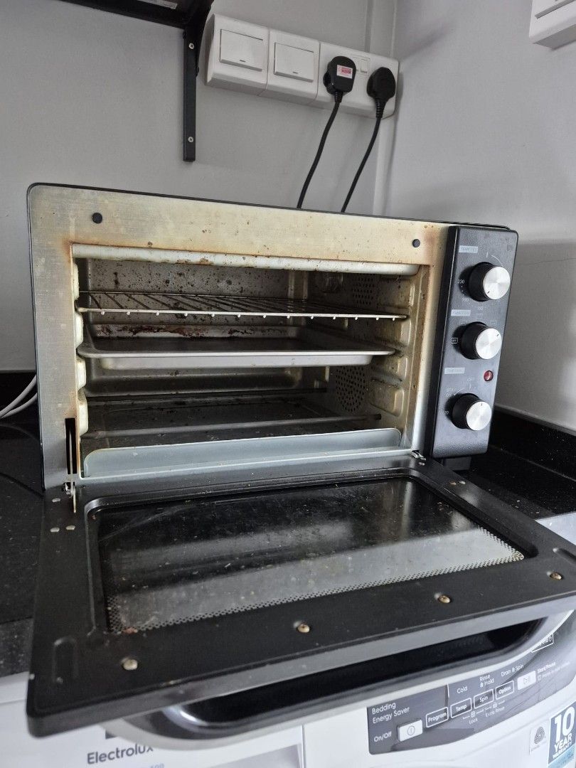 Sharp Oven (Category: Ovens & Toasters) located in Singapore. Submitted by usaoutlets (Listing ID 1454823964, Image 2). Description: - Sharp oven in good working condition. - Comes with multiple racks for versatile cooking. - Features adjustable temperature controls. - Full-door opening for easy loading and unloading. - Minor signs of use inside, as pictured..