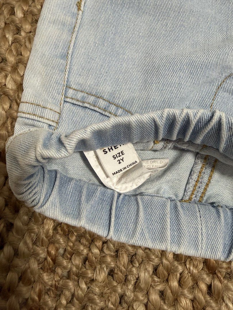 SHEIN Light Wash Denim Shorts Size 2Y (Category: Babies & Kids Fashion) located in Pasig City. Submitted by llrapadas57381 (Listing ID 1454839979, Image 2). Description: - Light wash denim shorts - Elastic waistband for ultimate comfort - Cuffed hems for a stylish look - Perfect for everyday play and adventures - Made in China.