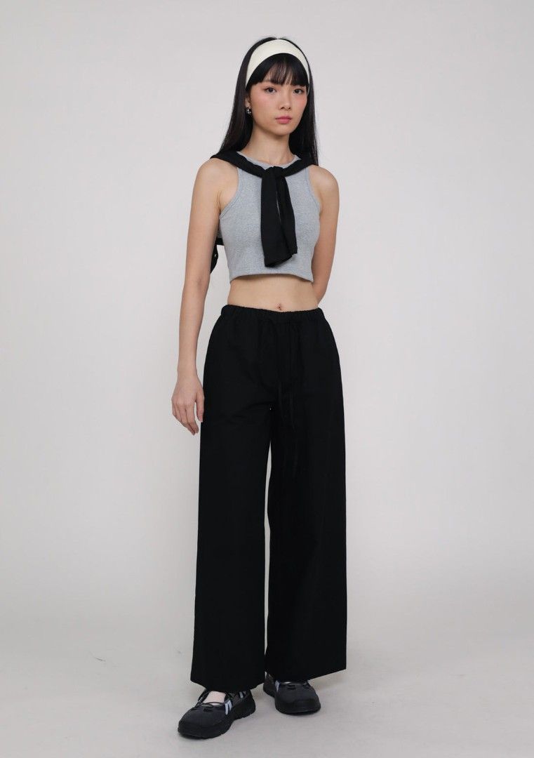 Siena Basic Drawstring Pants (Category: Other Bottoms) located in Singapore. Submitted by m00nu (Listing ID 1454787285, Image 1). Description: bnwt, size M, black never worn before.