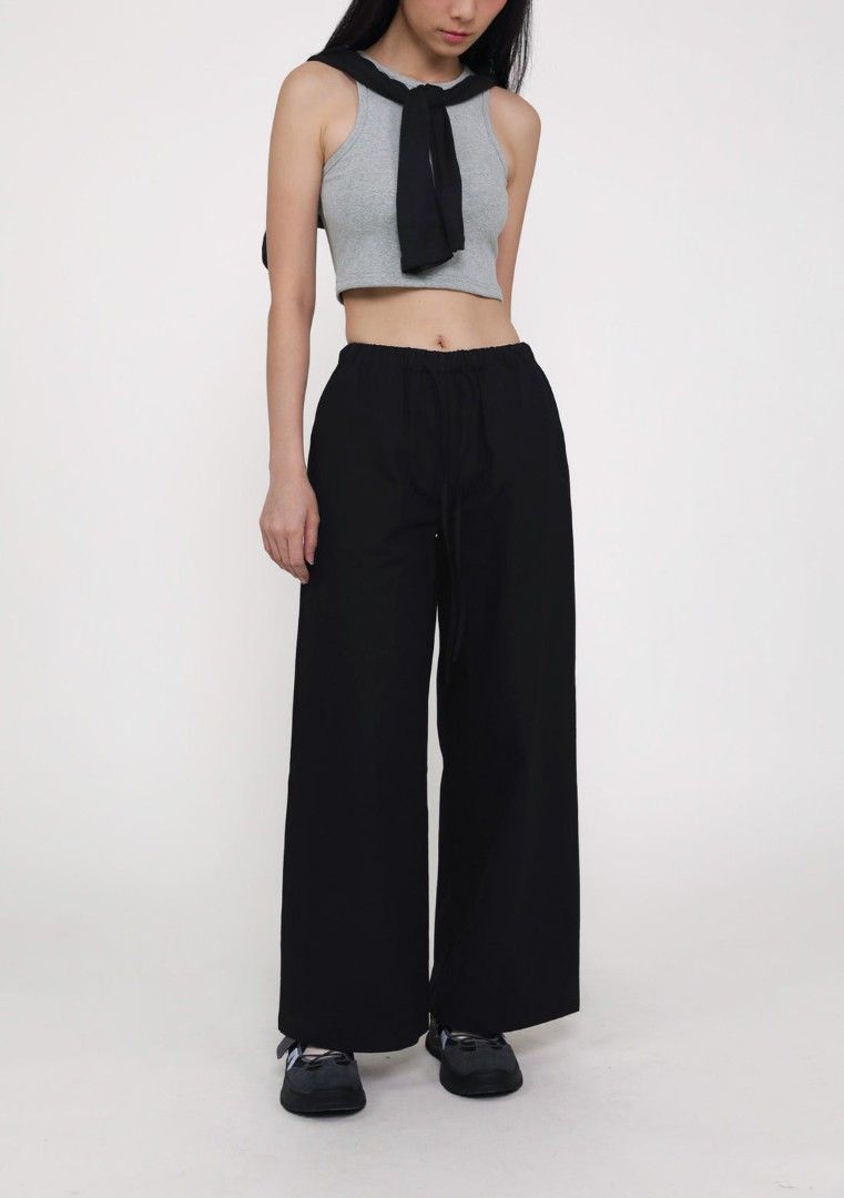 Siena Basic Drawstring Pants (Category: Other Bottoms) located in Singapore. Submitted by m00nu (Listing ID 1454787285, Image 2). Description: bnwt, size M, black never worn before.