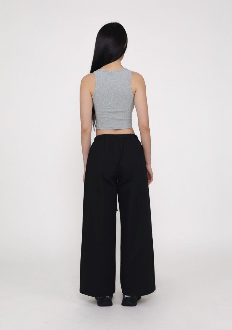 Siena Basic Drawstring Pants (Category: Other Bottoms) located in Singapore. Submitted by m00nu (Listing ID 1454787285, Image 4). Description: bnwt, size M, black never worn before.