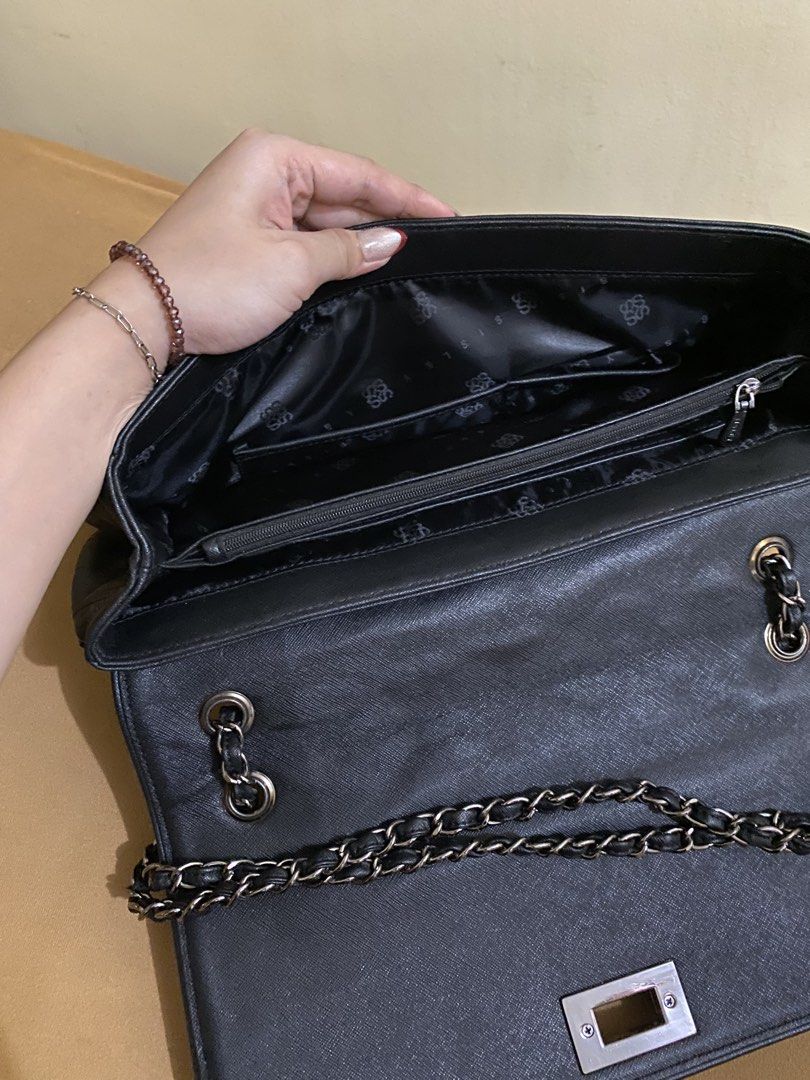 Sisley Shoulder Bag (Category: Purses & Pouches) located in Quezon City. Submitted by etc.bestsellershoppe (Listing ID 1454886824, Image 2). Description: .