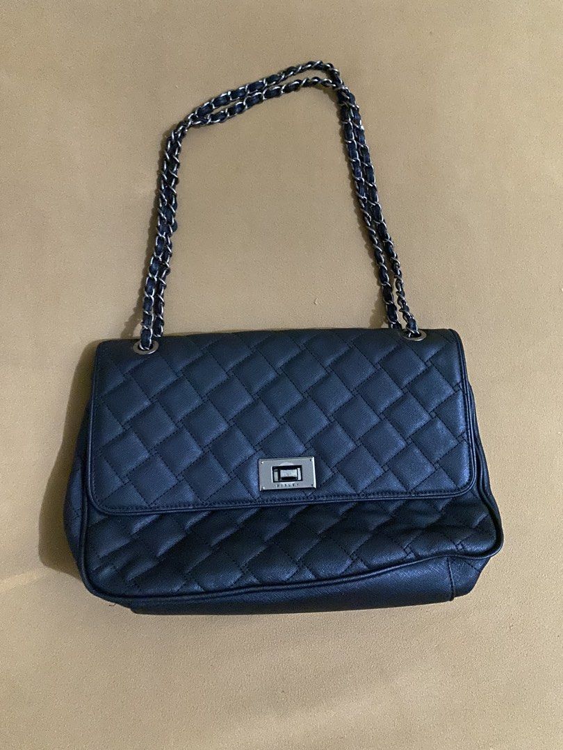 Sisley Shoulder Bag (Category: Purses & Pouches) located in Quezon City. Submitted by etc.bestsellershoppe (Listing ID 1454886824, Image 1). Description: .