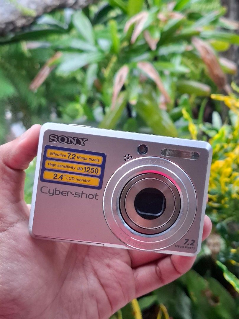 Sony cybershot DSC-S730 digital camera digicam (Category: Cameras) located in Paranaque City. Submitted by momochiii24 (Listing ID 1454855743, Image 1). Description: Sony cybershot DSC-S730 digital camera digicam 7.2 megapixels 📌PRICE: 3,300 📌SURE BUYER: 3,000!! 📌fully functional 📌all buttons working 📌flash and zooms are working 📌video mode is working 📌body condition: 8/10 sign of usage normal sa 2nd hand camera. 📌issues: minimal lcd dot 