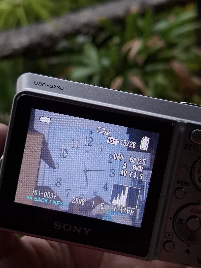 Sony cybershot DSC-S730 digital camera digicam (Category: Cameras) located in Paranaque City. Submitted by momochiii24 (Listing ID 1454855743, Image 2). Description: Sony cybershot DSC-S730 digital camera digicam 7.2 megapixels 📌PRICE: 3,300 📌SURE BUYER: 3,000!! 📌fully functional 📌all buttons working 📌flash and zooms are working 📌video mode is working 📌body condition: 8/10 sign of usage normal sa 2nd hand camera. 📌issues: minimal lcd dot 