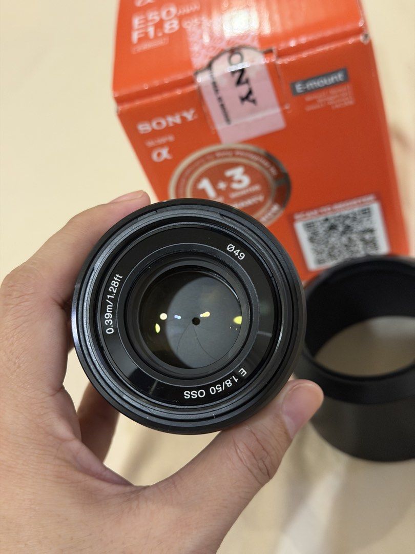 Sony E 50mm F1.8 OSS Lens (Category: Lens & Kits) located in Iloilo. Submitted by judee1010 (Listing ID 1454803123, Image 2). Description: Preloved Item📌📌📌 Sony e mount SEL50F18 E50mm F1.8oss complete good as new ₱10,300 only🧡.