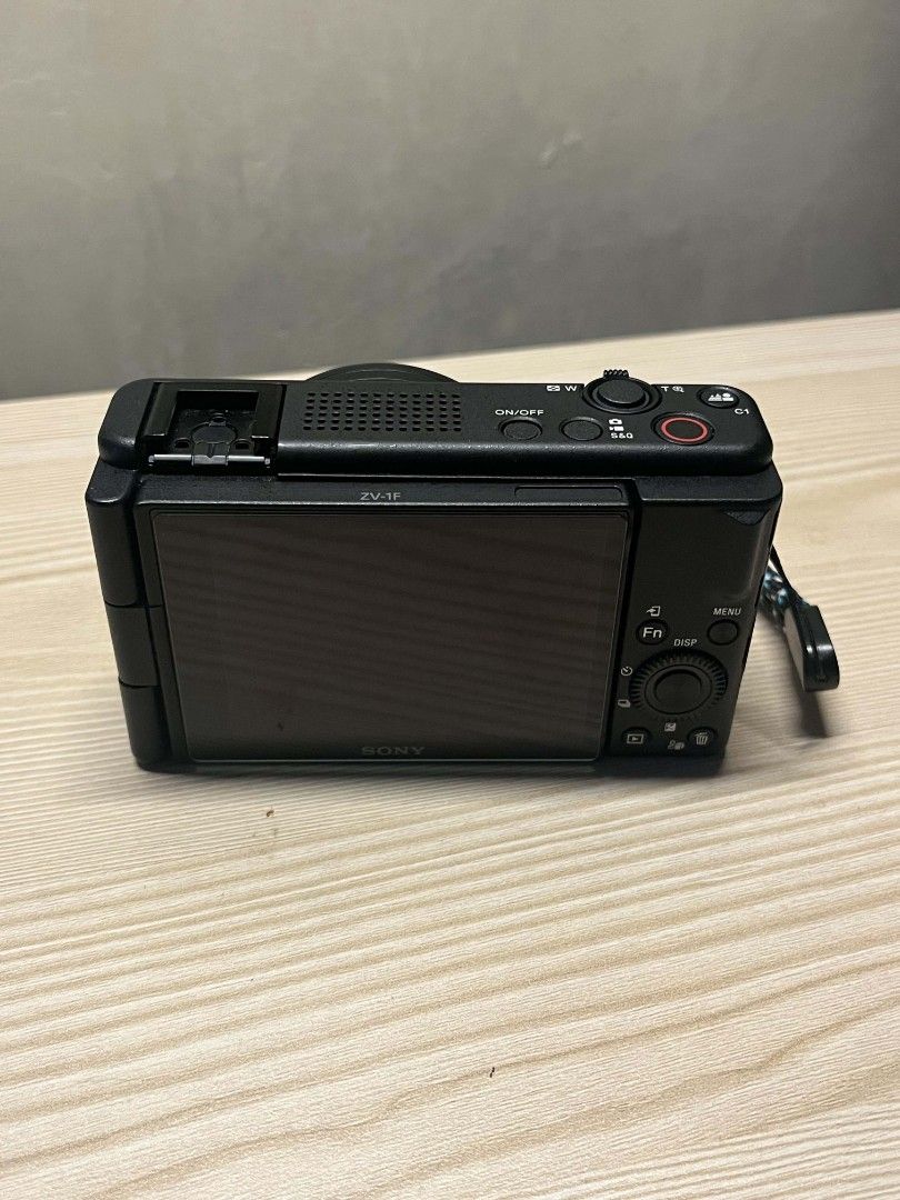 Sony ZV1-F (Category: Cameras) located in Cagayan de Oro. Submitted by declutter.cgy (Listing ID 1454887197, Image 2). Description: SONY ZV-1F Vlogging Cam 🏷️ ₱28k 📎 Bought at Henry’s Camera SM Ecoland at ₱36k last july 2023 📎 In perfect condition 💯 working 📎 Used for travel and school projects 📎 With complete box and freebies (protector, tripod) 📍CDO.