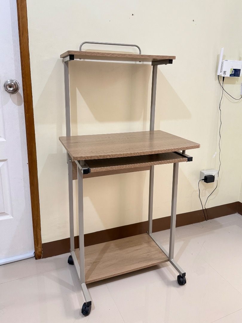 Study Table/Computer Desk (SM Home) (Category: Tables & Sets) located in Quezon. Submitted by imkyla68228 (Listing ID 1454866183, Image 2). Description: ✔️Complete Wheels ✔️No Dents/Scratches ✔️Unused Bought in SM last week for 3.5k RFS: May study table na pala sa dorm na lilipatan ng kapatid ko. Not used. 📍Lucena.