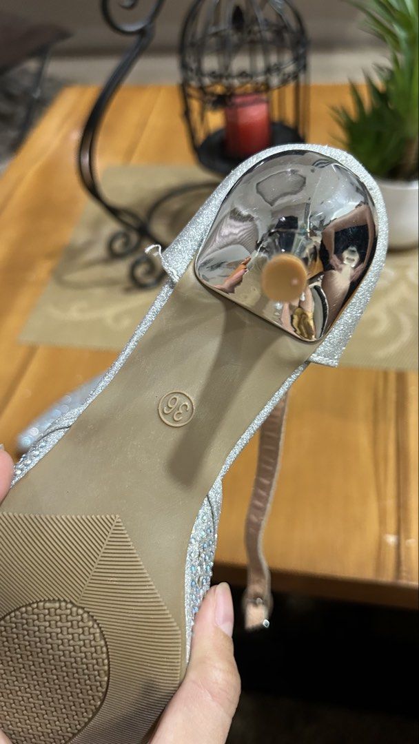 Suki Silver heels (Category: Heels) located in San Fernando. Submitted by TheBTBs (Listing ID 1454935227, Image 3). Description: Size 36.