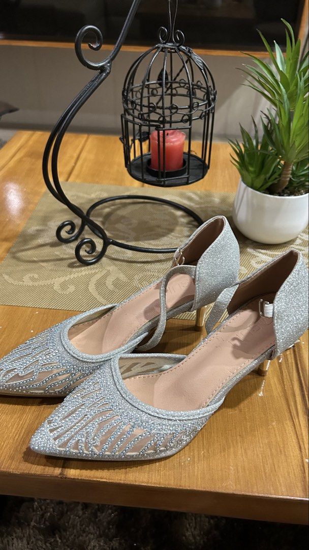 Suki Silver heels (Category: Heels) located in San Fernando. Submitted by TheBTBs (Listing ID 1454935227, Image 1). Description: Size 36.