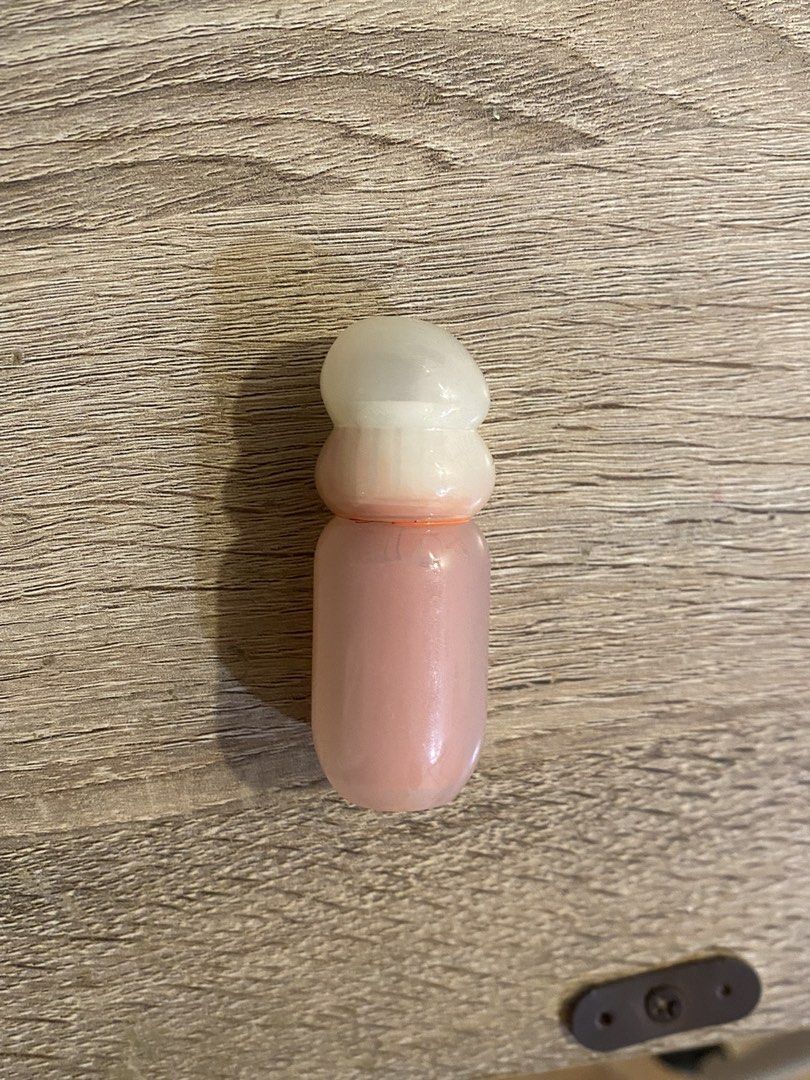 Sunnies face blush on in Papaya (Category: Makeup) located in Paranaque City. Submitted by juju_closet (Listing ID 1454892769, Image 1). Description: Shade: Papaya (fresh coral shade) No box but sanitized. Used once only (swatched on arm) 98% full. Original price: ₱545 Rfs: Not my style.
