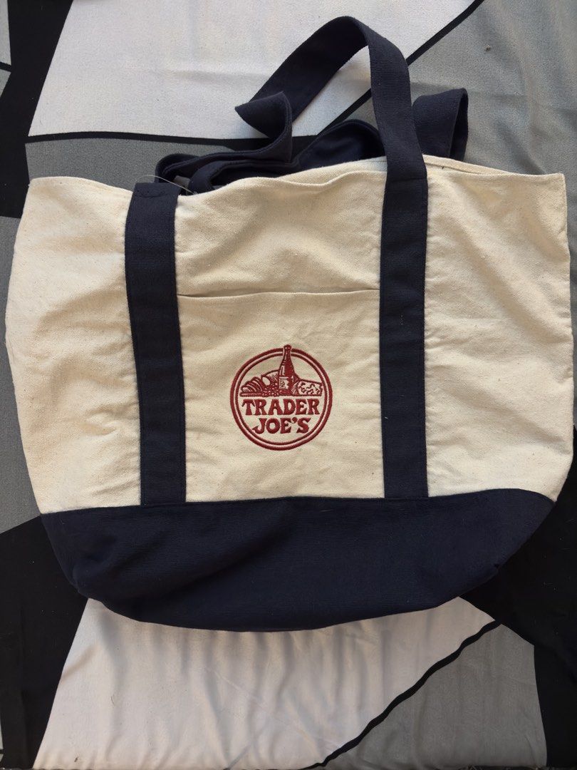 Trader Joe's Signature Tote Bag (Category: Tote Bags) located in San Fernando. Submitted by jdtyy (Listing ID 1454873913, Image 1). Description: no issues got it originally from the USA get ur first tj tote and wear it everywhere. sfc la union.