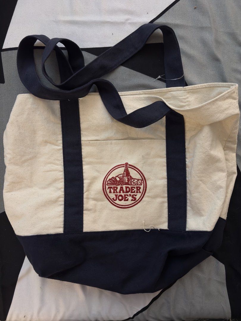 Trader Joe's Signature Tote Bag (Category: Tote Bags) located in San Fernando. Submitted by jdtyy (Listing ID 1454873913, Image 3). Description: no issues got it originally from the USA get ur first tj tote and wear it everywhere. sfc la union.