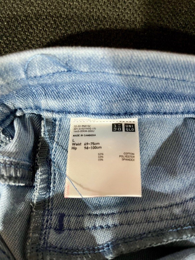 Uniqlo Leggings Jeans (Category: Jeans) located in Quezon City. Submitted by anjigurl007 (Listing ID 1454851782, Image 2). Description: Uniqlo Skinny Jeans/Leggings Jeans - signs of wear and small stain - overall still good condition - Size Large.