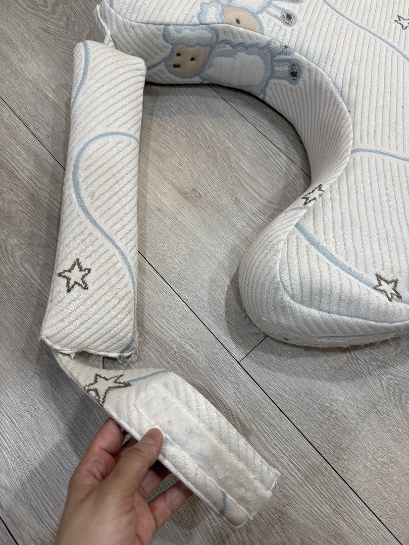 Uratex Nursing pillow (Category: Breastfeeding & Bottle Feeding) located in Valenzuela. Submitted by ksprelovedstuffs (Listing ID 1454787915, Image 2). Description: .