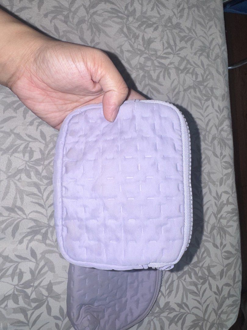 USED/Preloved Bash Billow Minis LILAC (Category: Purses & Pouches) located in Marikina City. Submitted by skincaremnlatbp (Listing ID 1454753717, Image 3). Description: ₱300 for both items Signs of usage shown on photos No more haggling.