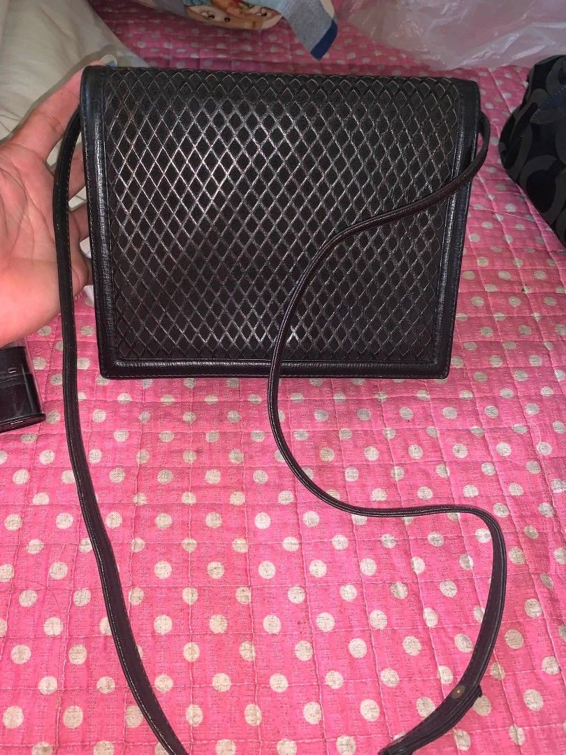 valentino garavani sling (Category: Luxury Bags & Wallets) located in Panabo. Submitted by albasinser75897 (Listing ID 1454775809, Image 3). Description: vintage valentino garavani.