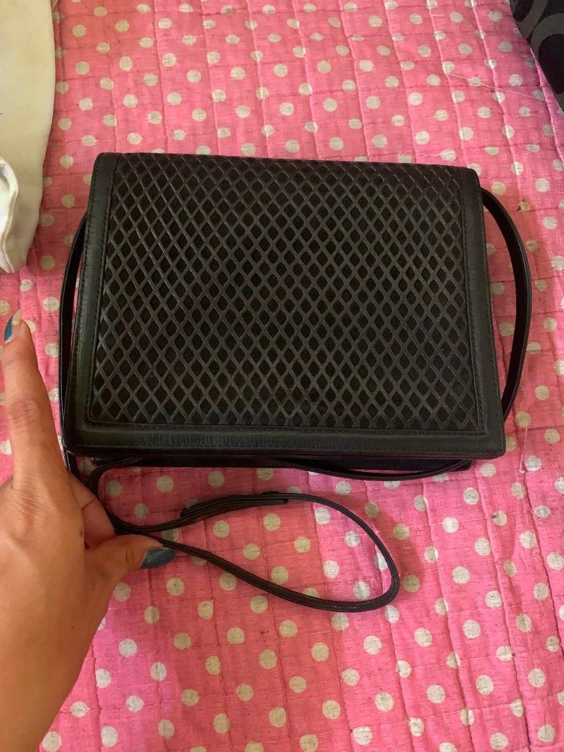 valentino garavani sling (Category: Luxury Bags & Wallets) located in Panabo. Submitted by albasinser75897 (Listing ID 1454775809, Image 1). Description: vintage valentino garavani.
