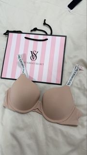 (Category: ) located in . Submitted by ying.preloved (Listing ID 1454802420, Image 1). Description: .