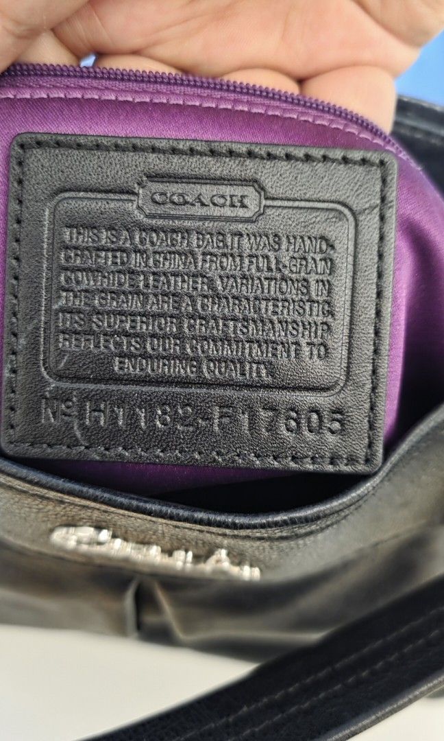 Vintage Coach Ashley vertical bag (Category: Luxury Bags & Wallets) located in Manila. Submitted by declutterforbtsticket (Listing ID 1442423598, Image 2). Description: .