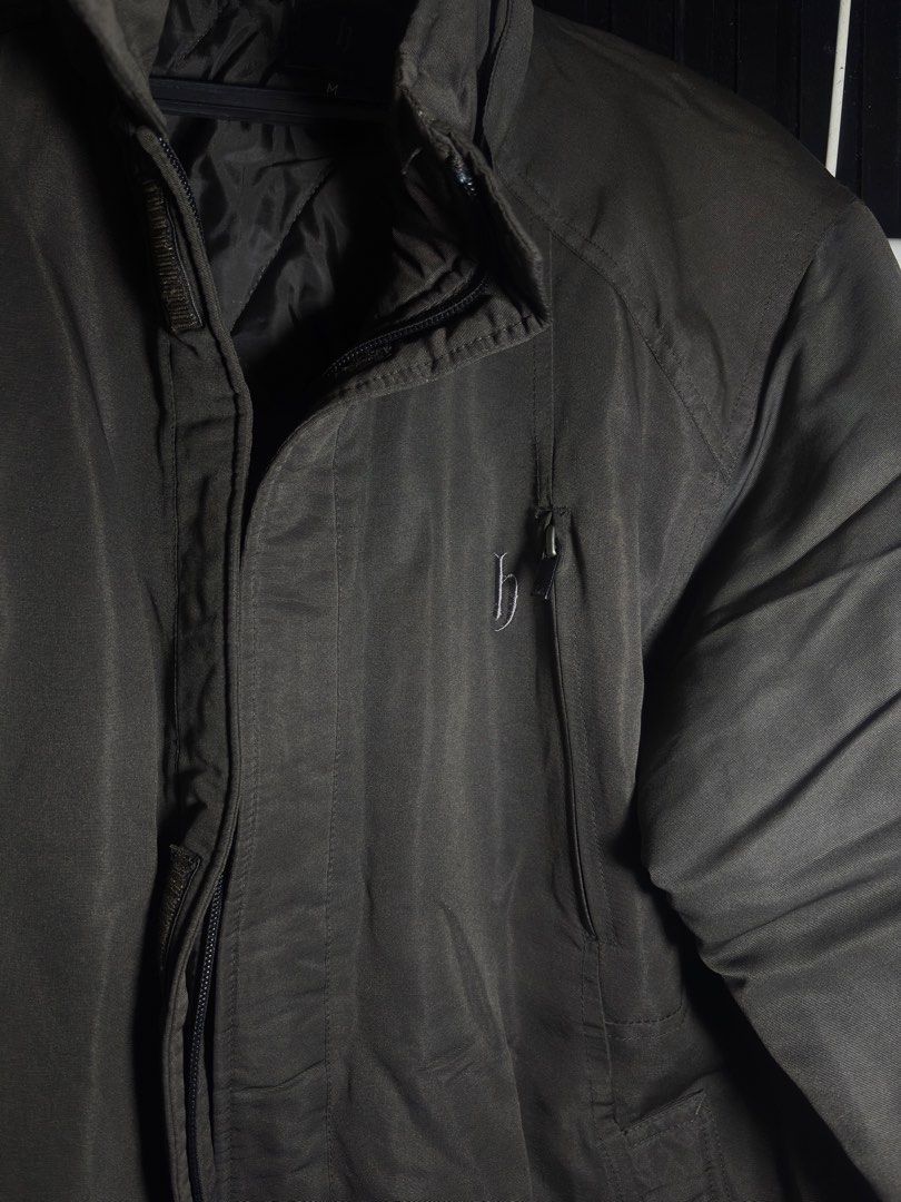 vintage dj honda puffer jacket (Category: Coats, Jackets and Outerwear) located in Caloocan City. Submitted by patrickstarr_ (Listing ID 1454915924, Image 1). Description: Olive green puffer jacket, size M. Features quilted lining, zipper/button closure, and multiple pockets. Perfect for cold weather. i have when worn pic dm if need.