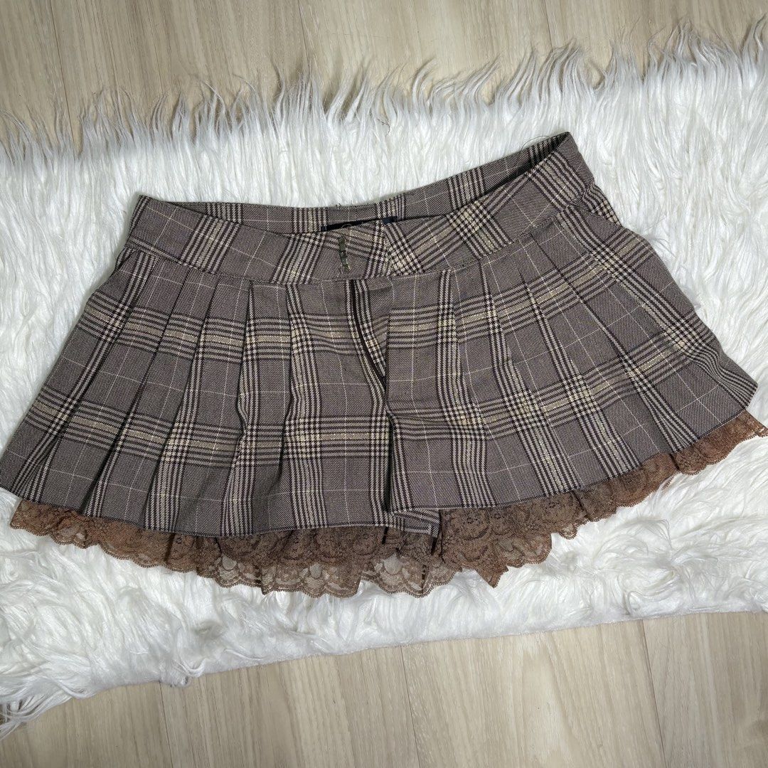 Vintage Pleated Mini Skort with Lace Trim (Category: Skirts) located in Manila. Submitted by upcyclebuddy (Listing ID 1454888669, Image 1). Description: - Size:XXS to XS Cute brown plaid mini skort - Delicate lace trim at the hem - Perfect for vintage or light academia looks - Easy to pair with various tops - A great addition to any wardrobe.