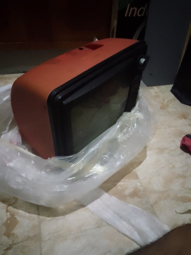 Vintage TV (Category: TV) located in Manila. Submitted by alterwind (Listing ID 1454774177, Image 1). Description: not working as well.. good for collection and display only .
