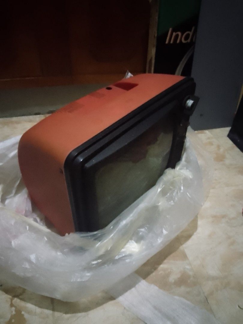 Vintage TV (Category: TV) located in Manila. Submitted by alterwind (Listing ID 1454774177, Image 2). Description: not working as well.. good for collection and display only .