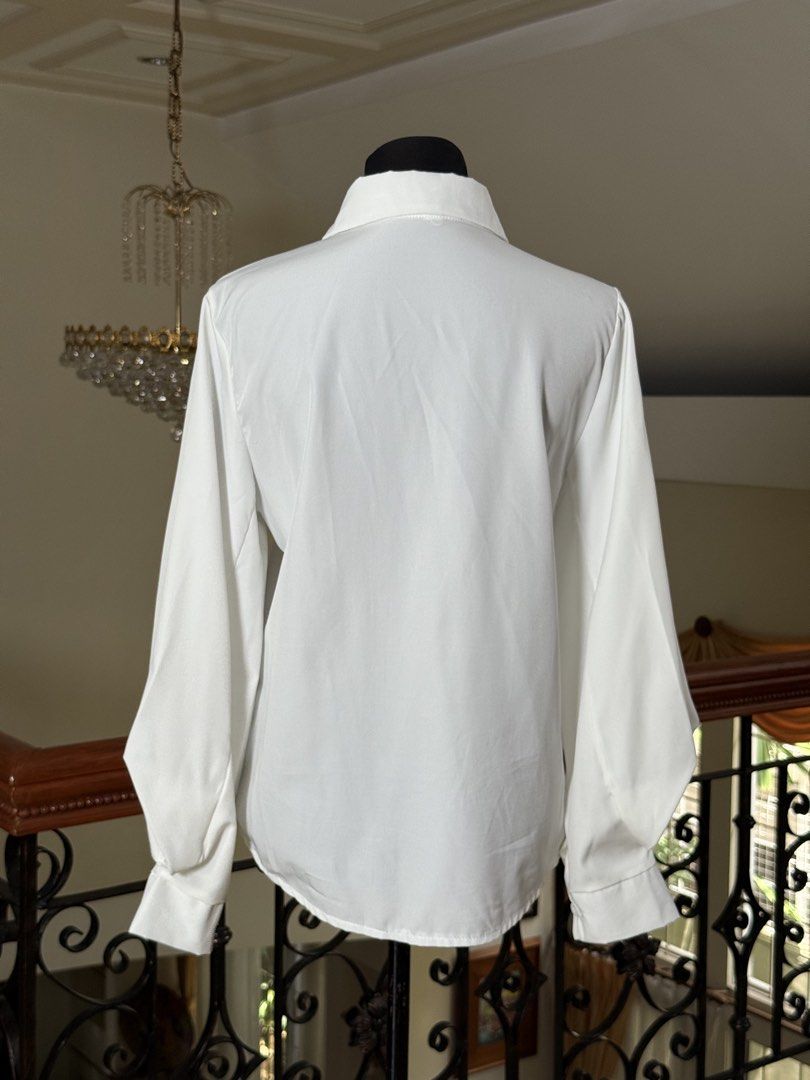 White LongSleeves Collared Top (Category: Blouses) located in Makati City. Submitted by VersatileBabe (Listing ID 1454941430, Image 3). Description: .