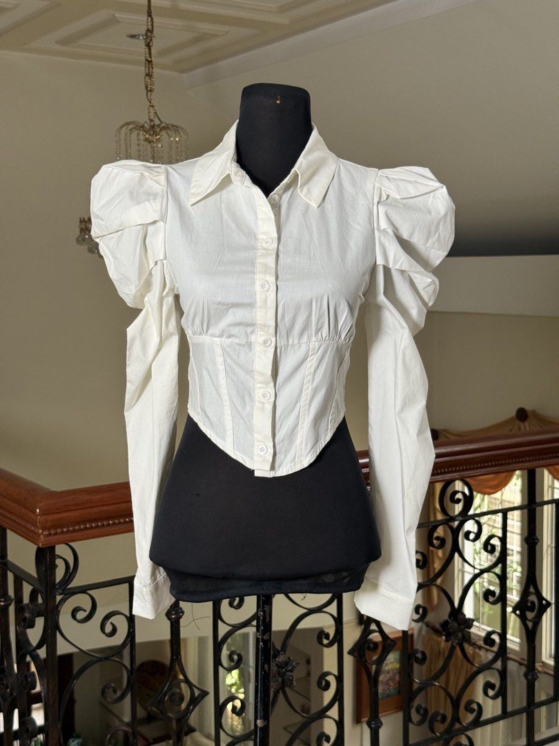 White longsleeves Top With Puff sleeves (Category: Longsleeves) located in Makati City. Submitted by VersatileBabe (Listing ID 1454943128, Image 2). Description: .