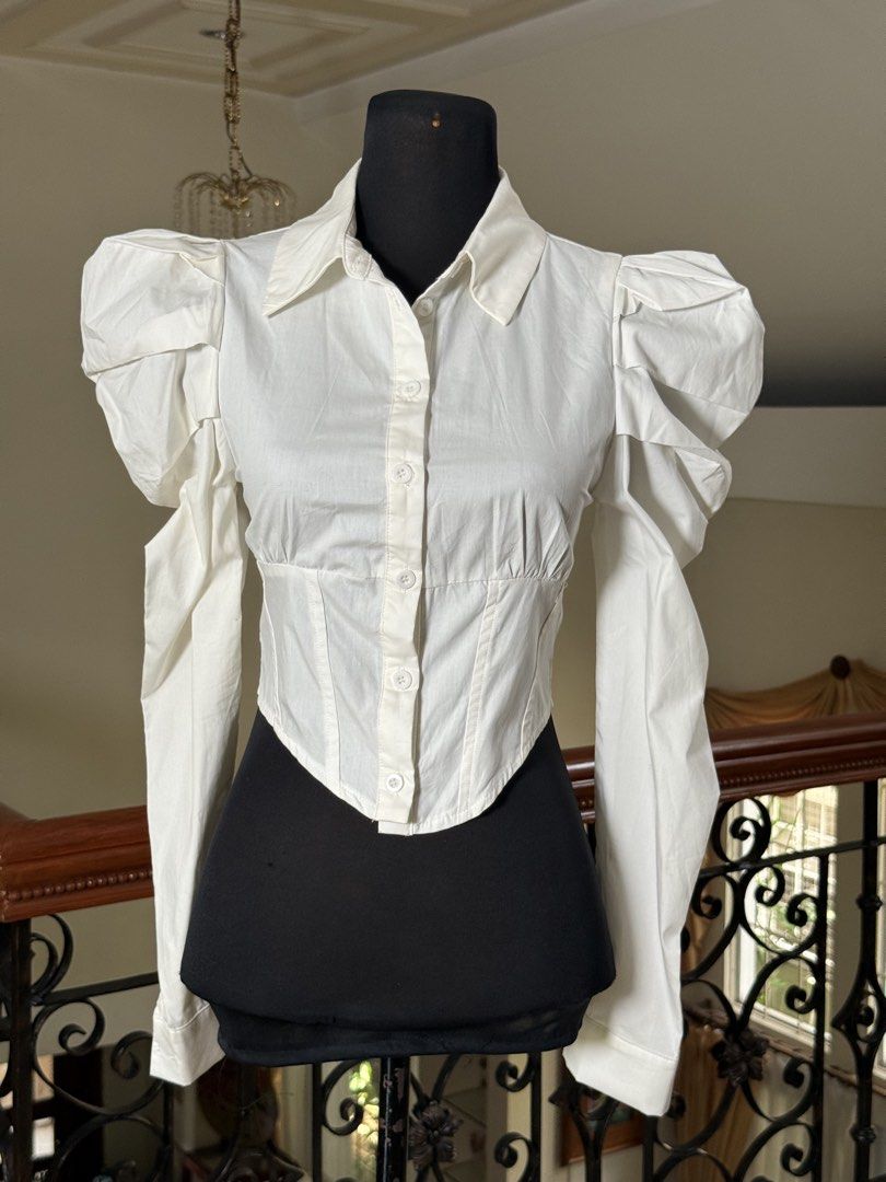 White longsleeves Top With Puff sleeves (Category: Longsleeves) located in Makati City. Submitted by VersatileBabe (Listing ID 1454943128, Image 1). Description: .