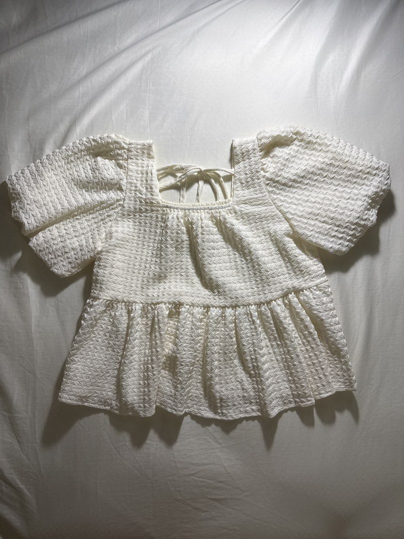 White Textured Square Neck Puff Sleeve Peplum Top (Category: Blouses) located in Quezon City. Submitted by minispirea (Listing ID 1454833289, Image 3). Description: Bought from a local store in Hong Kong Brand new / never worn and didn’t come with a tag - White textured top - Square neckline - Puff sleeves - Peplum hem - Ribbon tie-back design - Soft fabric • On hand & ready to ship • More photos/videos available upon request • Pay as you order •