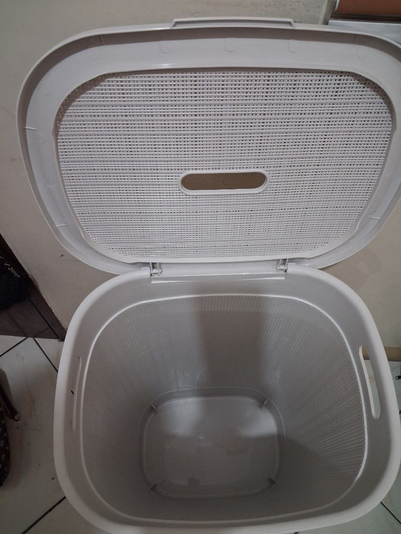 White Woven Laundry Basket with Lid (Category: Laundry Baskets) located in Caloocan City. Submitted by silentfox-8197 (Listing ID 1454838797, Image 3). Description: - White woven laundry basket - Oval shape - Comes with a lid featuring a handle cutout - Sturdy side handles for easy carrying - Ideal for laundry storage in any room.