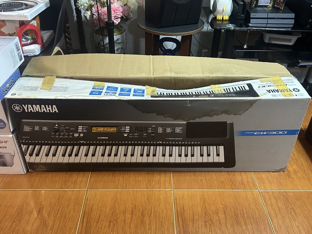 YAMAHA PSR-EW300 (Category: Musical Instruments) located in Manila. Submitted by bihooncart (Listing ID 1454894415, Image 2). Description: .
