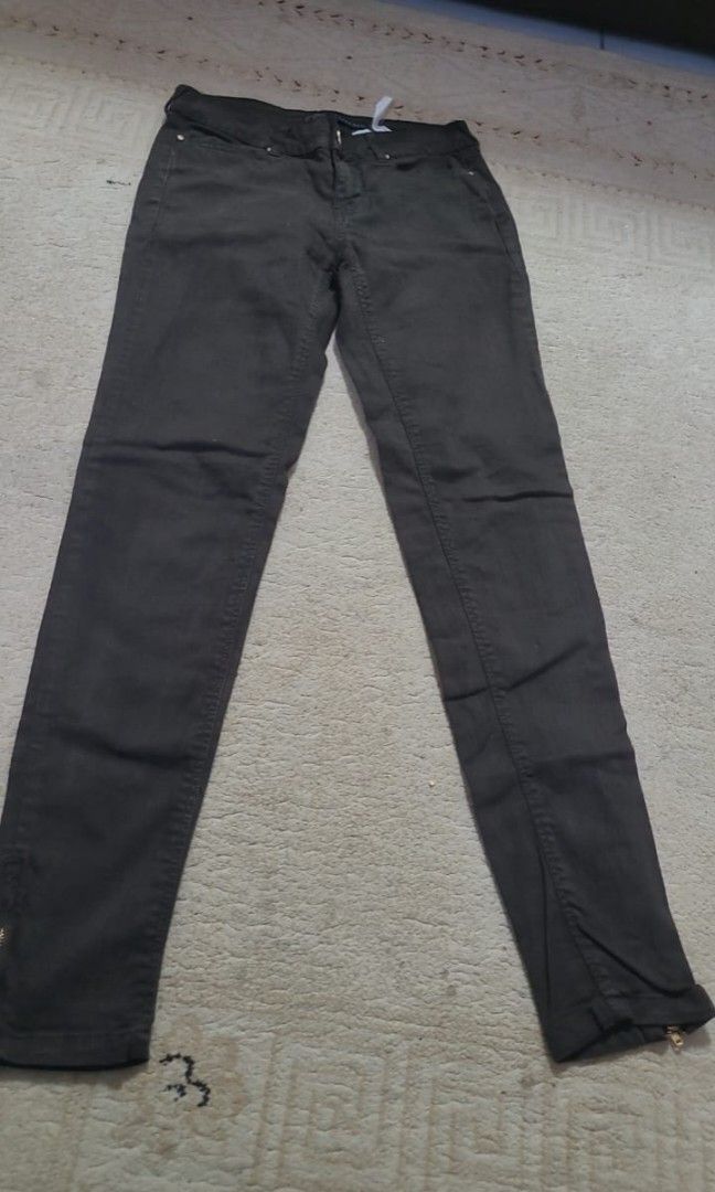 Zara Basic - Jeans (Category: Jeans & Leggings) located in Seremban. Submitted by asysof (Listing ID 1454913611, Image 2). Description: Brand Zara Basic - Vintage Deluxe Collection Colour Dark Chocolate Brown. Good to wear. Postage is RM8.00.
