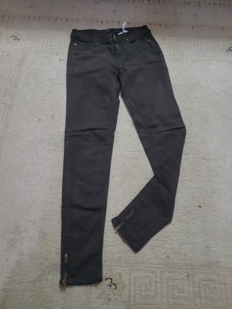 Zara Basic - Jeans (Category: Jeans & Leggings) located in Seremban. Submitted by asysof (Listing ID 1454913611, Image 1). Description: Brand Zara Basic - Vintage Deluxe Collection Colour Dark Chocolate Brown. Good to wear. Postage is RM8.00.