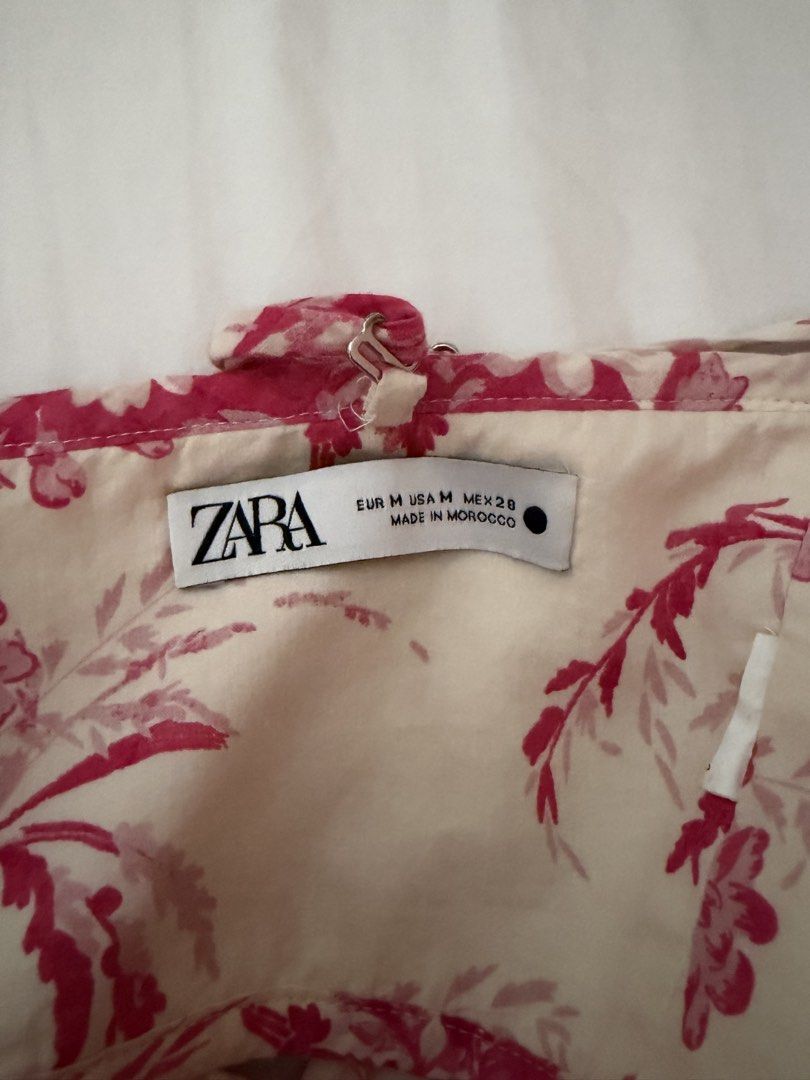 Zara Floral Cropped Top (Category: Sleeveless) located in Muntinlupa City. Submitted by monicaleonor (Listing ID 1454814796, Image 3). Description: - barely used - good condition - fits size s to m .