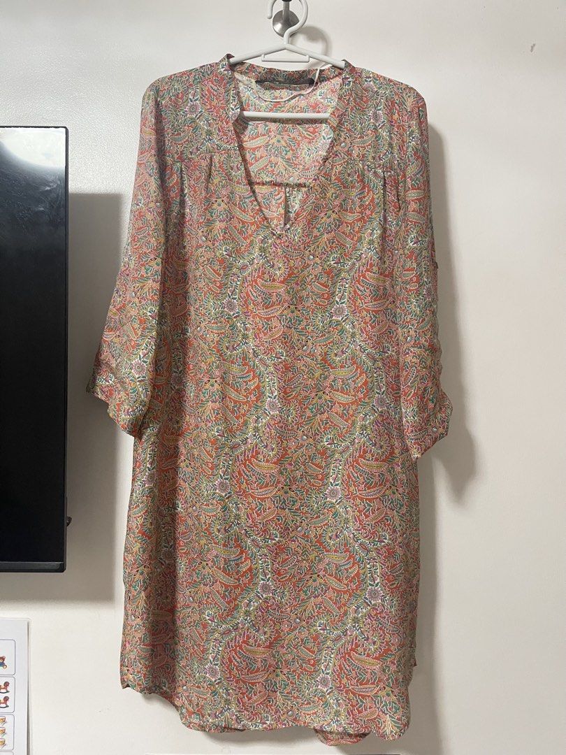 Zara Dress (Category: Dresses) located in Taguig. Submitted by declutterwmeeeeee (Listing ID 1454913528, Image 1). Description: .