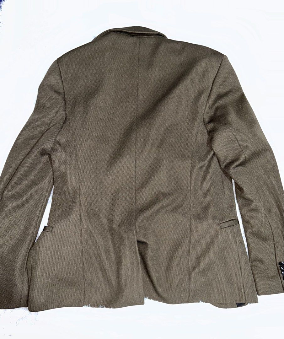 Zara Essentials Men's Blazer Jacket Olive Green (Category: Coats, Jackets and Outerwear) located in Bautista. Submitted by aldringarciaaa (Listing ID 1454880094, Image 2). Description: - Zara Essentials olive green blazer - Classic two-button closure - Features a stylish patterned black lining - Perfect for smart casual or formal occasions - Excellent for layering.